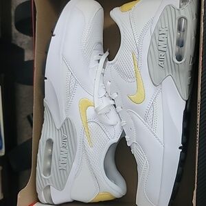 Nike Air Max Excee - White Saturn Gold